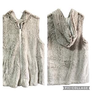 Altar'd State Faux Fur Teddy Hooded Vest Beige Cream Size Medium Zip Closure